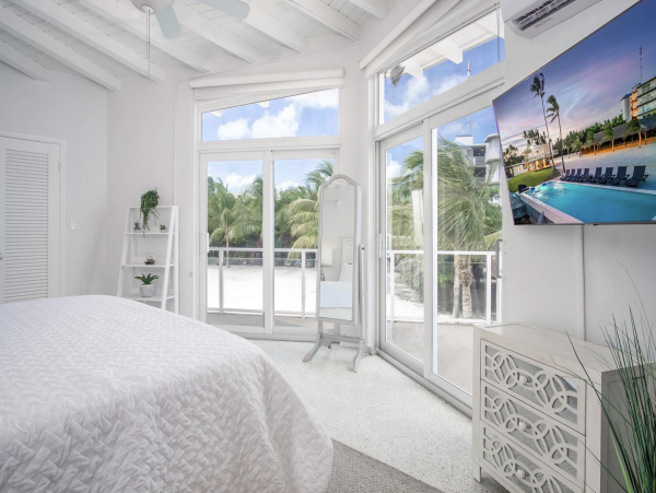 Islamorada Three Bedroom Home with Full Ocean View & Pool